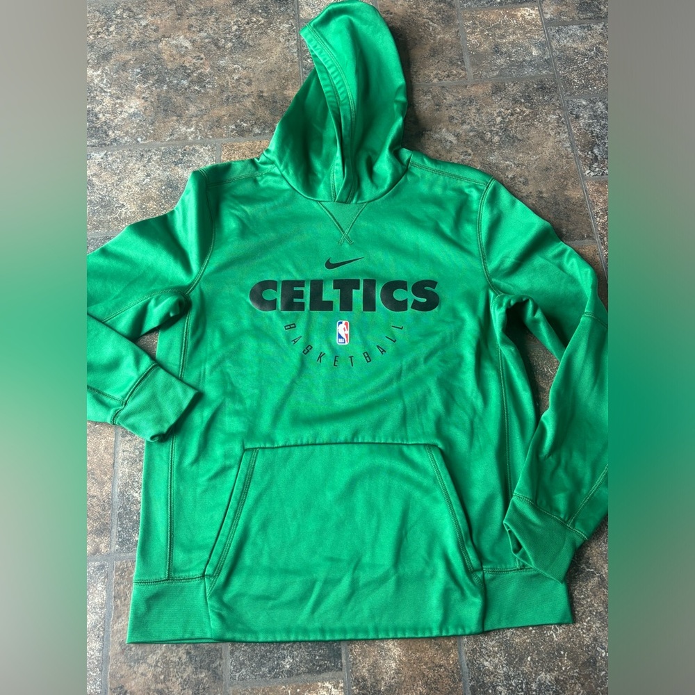 Nike Dri-FIT Celtics sweater